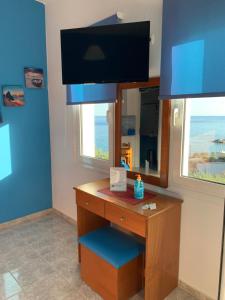 Televisyen dan/atau pusat hiburan di Panorama Melina Apartments