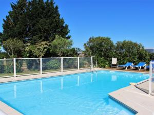 Kolam renang di atau dekat dengan Cottage in Aquitaine with Bubble Bath +60 gambar