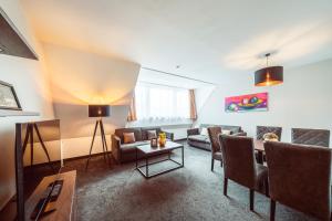 a living room with a couch and a table at Familienapartment Am Neumarkt l in Dresden