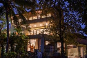 Gallery image of The Blue Horizon by StayVista - Featuring a beach-view villa with a swimming pool, indoor games, and a relaxing balcony in Alibaug