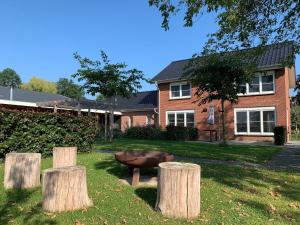 Κήπος έξω από το Tranquil Group Retreat in Nature