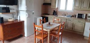 Dapur atau dapur kecil di Maisonnette au pied de la garrigue +9 gambar