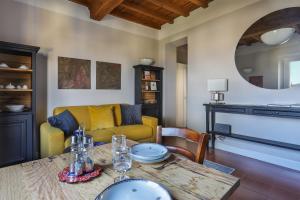 A seating area at Florence in the window- Unique view