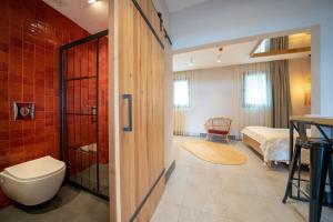 Koupelna v ubytování Reddoors Suites Sea View + 37 fotografií