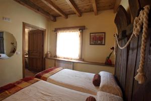 A bed or beds in a room at Casa rural El Silo
