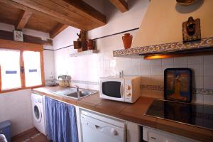 A kitchen or kitchenette at Casa rural El Silo
