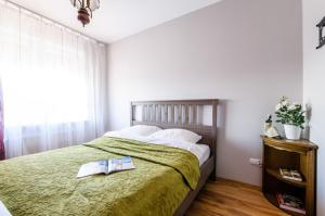 Nr 4 EUROPA22 Hostel z wanną PARKING 24h Quick Check-in 90 metrów kw tesisinde bir odada yatak veya yataklar