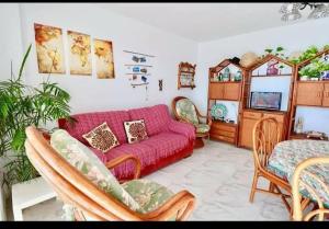 Televízia a/alebo spoločenská miestnosť v ubytovaní Apartamento la isla