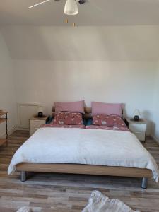 Postel nebo postele na pokoji v ubytování Chrissis Ferienwohnung