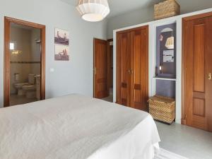 Postel nebo postele na pokoji v ubytování Costa de la Luz Poolside Villa