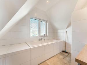 Koupelna v ubytování Modern Villa Near Texel Beach + 25 fotografií