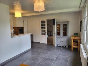 a kitchen with a tiled floor and a ceiling at Gite de la Chapelle - Circuit des 24 heures - ARNAGE - 10 personnes in Les Loges