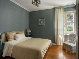 A bed or beds in a room at Quaint Holiday Home in Payzac with Garden