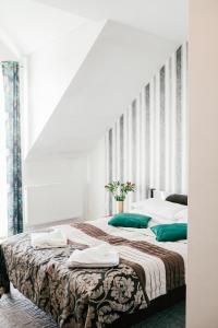 Ένα ή περισσότερα κρεβάτια σε δωμάτιο στο Hotel Złotogórski