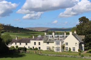 an exterior view of a large white house at Yearle House in Wooler