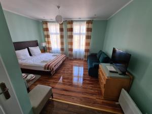 ApartHotel Katowice - Deluxe Rooms with King Beds, City Center, Free Wifi! tesisinde bir odada yatak veya yataklar