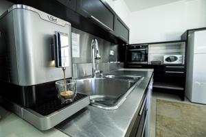 Una cocina o zona de cocina en Villa Pomela By Sun And View