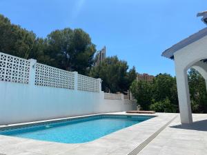 Villa con piscina a un paso de la playa, Benidorm ...