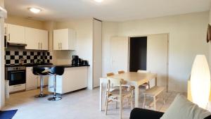 Kuchyňa alebo kuchynka v ubytovaní Très bel appartement spacieux