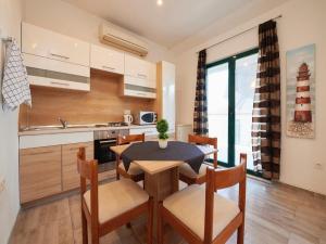 Kuchyň nebo kuchyňský kout v ubytování Apartments Vujina