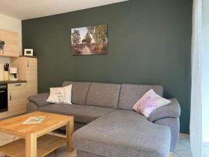 a living room with a couch and a table at Ferienwohnungen Heideidylle in Amelinghausen