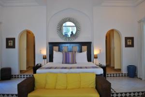 Uma cama ou camas num quarto em Coco Ocean Resort & Spa