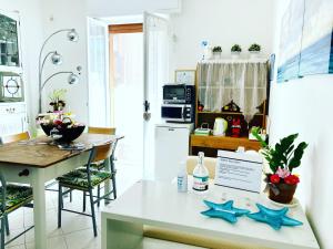 a kitchen with stars on a counter in a kitchen at B&B Le Bouganville in Lavagna