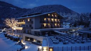 Nespecifikovaný výhled na hory nebo výhled na hory při pohledu z hotelu