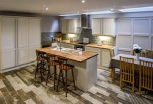 A kitchen or kitchenette at Devine house