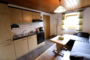 Kuchyň nebo kuchyňský kout v ubytování Kieslinger Hilde