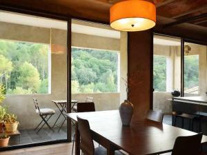 a dining room with a table and chairs and windows at Sleep y Stay Artistico Loft Sant Daniel in Girona