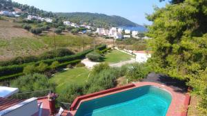 Θέα της πισίνας από το Villa Asterios ή από εκεί κοντά