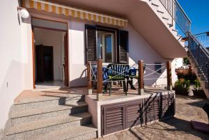 a balcony with a table and chairs on a house at Appartamenti L'Arcipelago in Marina di Campo