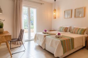 A bed or beds in a room at Villa Jacaranda by PosarelliVillas
