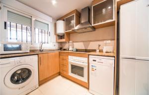 a kitchen with a washing machine and a washer at Beautiful Apartment In Orpesa Del Mar in Oropesa del Mar