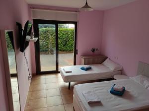 A bed or beds in a room at Villa El Mirador