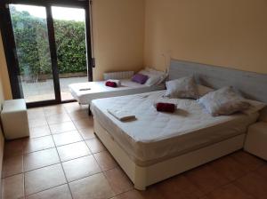 A bed or beds in a room at Villa El Mirador