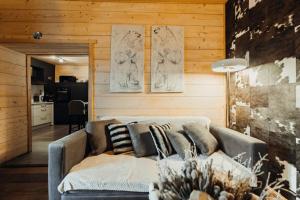 a living room with a couch and a kitchen at Cozy apartment near the city center in Megève