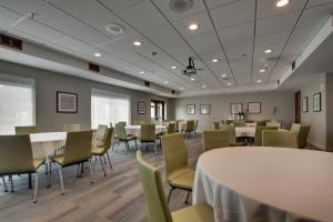 Gallery image of Holiday Inn Express & Suites Aurora - Naperville, an IHG Hotel in Aurora
