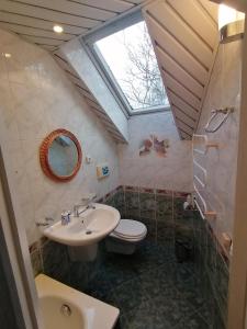 Koupelna v ubytování Guest House Krista + 37 fotografií