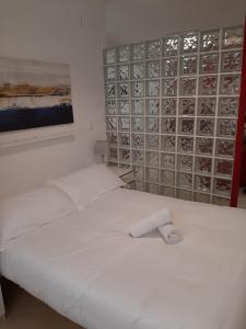 Łóżko lub łóżka w pokoju w obiekcie FUENGIROLA APARTAMENT SUN&BEACH