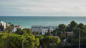 Ocean View Apartment - Pool and Sea View & Albufeira Center с высоты птичьего полета