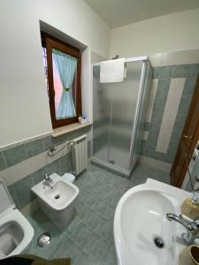a bathroom with a sink and a shower and a toilet at Alloggio turistico La Maison de Matì in Monterotondo +21 photos