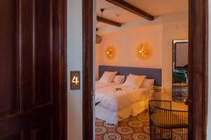 a bedroom with a bed and a mirror at CANDIL SUITE Realejo in Granada