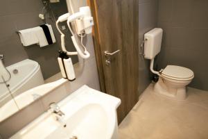 A bathroom at Munkácsy Villa - Szekszárd