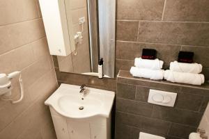 A bathroom at Munkácsy Villa - Szekszárd
