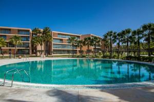 een groot zwembad voor een gebouw bij Anchor Apartment - Herdade dos Salgados & Luxurious & 7 Pools & Golf in Albufeira