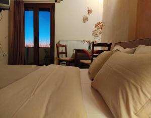 Postel nebo postele na pokoji v ubytování Klio Guesthouse