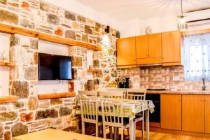Kuchyňa alebo kuchynka v ubytovaní Klaidis house