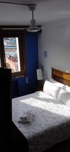 Postel nebo postele na pokoji v ubytování Superviews, parking 24h vigilado incluido y Netflix en habitación independiente con baño privado en apartamento particular, Français&English